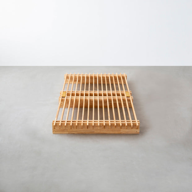 KOTAのシンプルで風格あるデザインのナチュラルカラーの木組みSUNOKOベッドシングル2