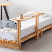 KOTAのSUNOKO BEDをカスタマイズするAdd-onシリーズのナチュラルカラーの木製ロングテーブル（使用例）