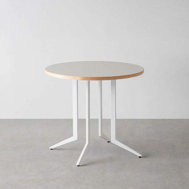 KANADEMONO THE CAFE TABLE / リノリウム ラウンド THE CAFE TABLE / リノリウム 全32色 White Steel 4本脚 × ラウンド