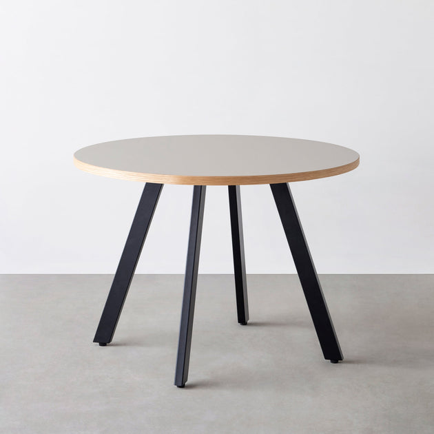 THE CAFE TABLE / リノリウム 全24色 Black Steel 4本脚 × ラウンド