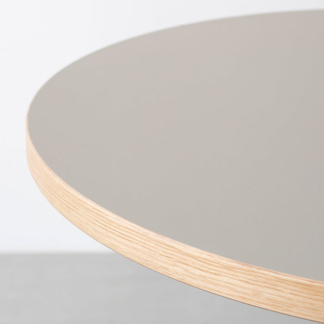 THE CAFE TABLE / リノリウム 全32色 Black Steel 4本脚 × ラウンド