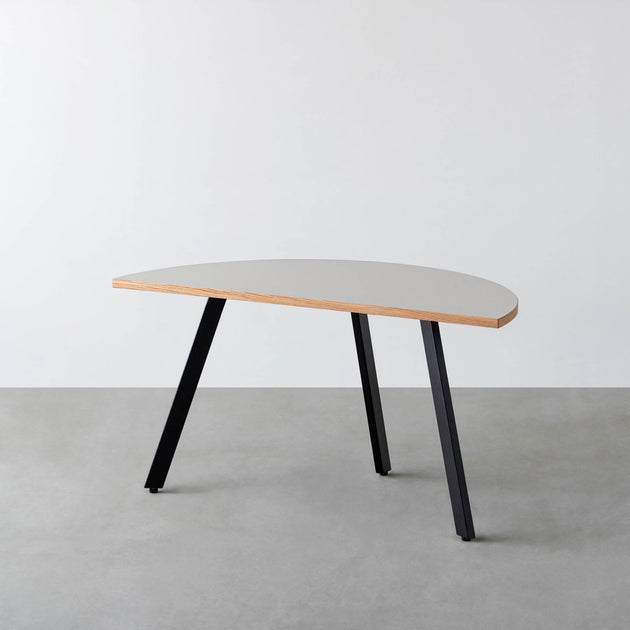 THE TABLE / 半円 × リノリウム 全32色 × Black Steel – KANADEMONO