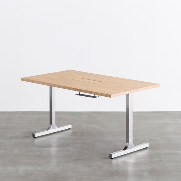 KANADEMONOの配線孔BROCK&TRAY付きのラバーウッド材アッシュグレー天板とI型ステンレス脚を組み合わせたテーブル
