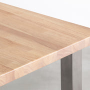 KANADEMONOの配線孔BROCK&TRAY付きのラバーウッド材アッシュグレー天板とスクエアバー型ステンレス脚を組み合わせたテーブル（天板）