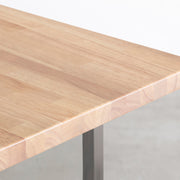 KANADEMONOの配線孔BROCK&TRAY付きのラバーウッド材アッシュグレー天板とT型ステンレス脚を組み合わせたテーブル（天板）