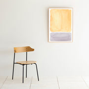 KANADEMONOのイエローとグレーの水彩がお部屋の雰囲気を明るくするアートA1＋ゴールドフレーム（壁掛け使用例）