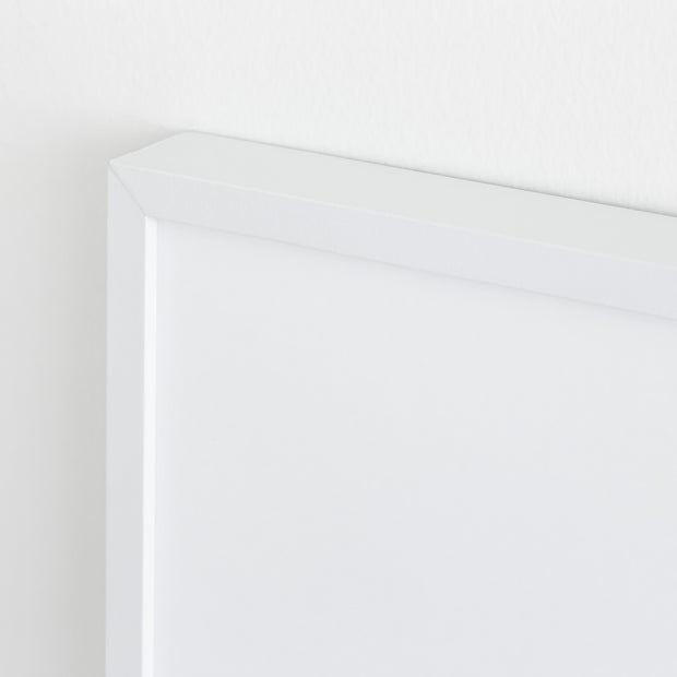 KANADEMONOの明るいネイビーとベージュのコントラストがユニークな印象のジオメトリックアートA1＋ホワイトフレーム（フレーム）