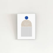 KANADEMONOのグレーとビビットなブルーのトーンがお部屋を明るくするシンプルモダンなジオメトリックアートA2＋ホワイトフレーム