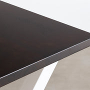 Kanademonoのラバーウッドブラックブラウン天板とホワイトのXライン鉄脚を合わせたBlock&tray配線孔付きテーブル（角）