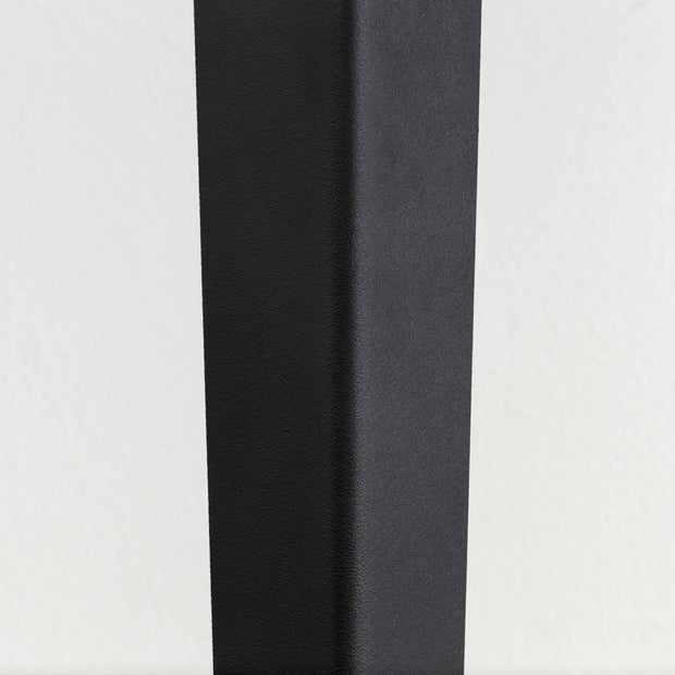 KANADEMONOのパイン材とマットブラックのソリッドピン型の鉄脚を組み合わせたシンプルモダンなテーブル（脚）