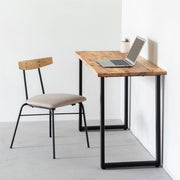 かなでものの杉無垢材とマットブラックのレクタングル鉄脚を使用したシンプルモダンなデザインのテーブルと椅子1