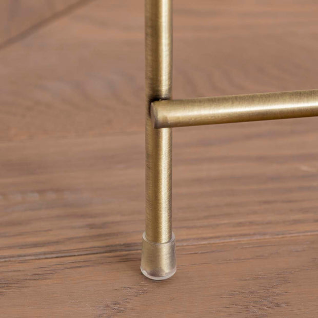 ガラスとアイアンを使ったシンプルで洗練された印象を持つゴールドのサイドテーブルM（脚部分・クローズアップ2）