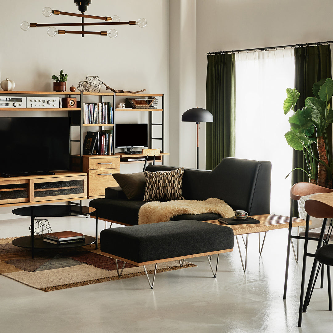 洗練された V字ステンレス脚 ソファ 2.5 seater – KANADEMONO