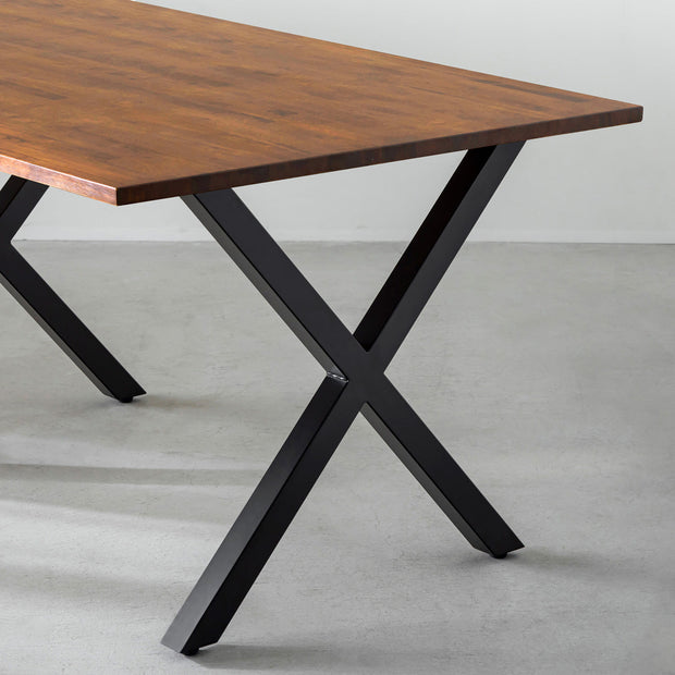 かなでもののラチークブラウンのラバーウッド天板とマットブラックのX型鉄脚を組み合わせたシンプルモダンな大型テーブル4