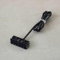 テーブル天板に取り付けられるコンセント