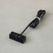 テーブル天板に取り付けられるコンセント