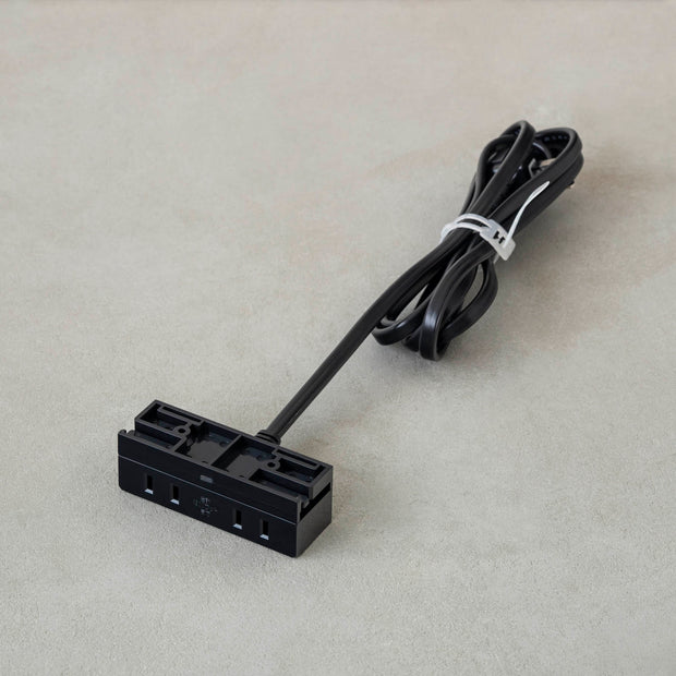 テーブル天板に取り付けられるコンセント