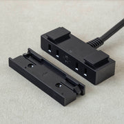 テーブル天板に取り付けられるコンセント