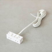 テーブル天板に取り付けられるコンセント