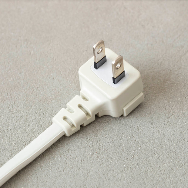 テーブル天板に取り付けられるコンセント