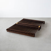 KOTAのシンプルで風格あるデザインのブラックブラウンカラーの木組みSUNOKOベッドダブル１