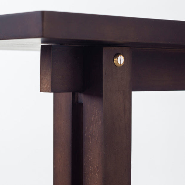 KOTAのSUNOKO BEDをカスタマイズするAdd-onシリーズのブラックブラウンカラーの木製ロングテーブル（テーブル組み付け部分）