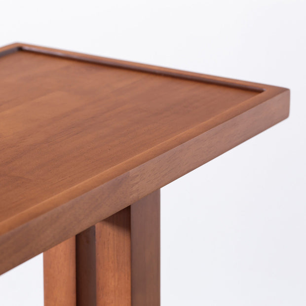 KOTAのSUNOKO BEDをカスタマイズするAdd-onシリーズのブラウンカラーの木製ロングテーブル（天板角）