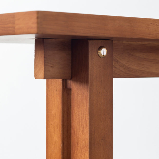 KOTAのSUNOKO BEDをカスタマイズするAdd-onシリーズのブラウンカラーの木製ロングテーブル（テーブル組み付け部分）