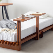 KOTAのSUNOKO BEDをカスタマイズするAdd-onシリーズのブラウンカラーの木製ロングテーブル（使用例）