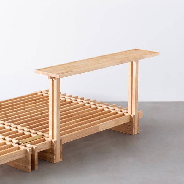 KOTAのSUNOKO BEDをカスタマイズするAdd-onシリーズのナチュラルカラーの木製ロングテーブル１