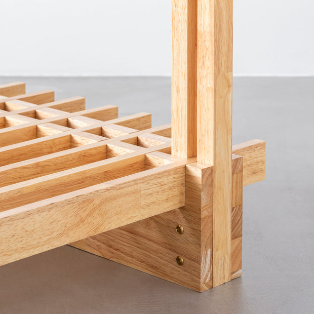 KOTAのSUNOKO BEDをカスタマイズするAdd-onシリーズのナチュラルカラーの木製ロングテーブル（ベッド組み付け部分）