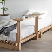 KOTAのSUNOKO BEDをカスタマイズするAdd-onシリーズのアッシュグレーカラーの木製ロングテーブル（使用例）
