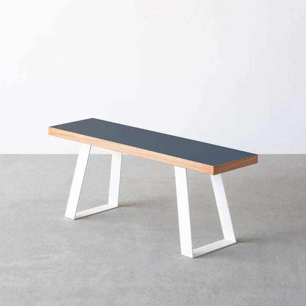 Kanademonoのリノリウムのベンチ