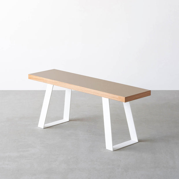 Kanademonoのリノリウムのベンチ