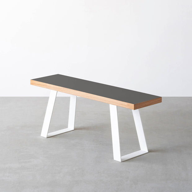 Kanademonoのリノリウムのベンチ