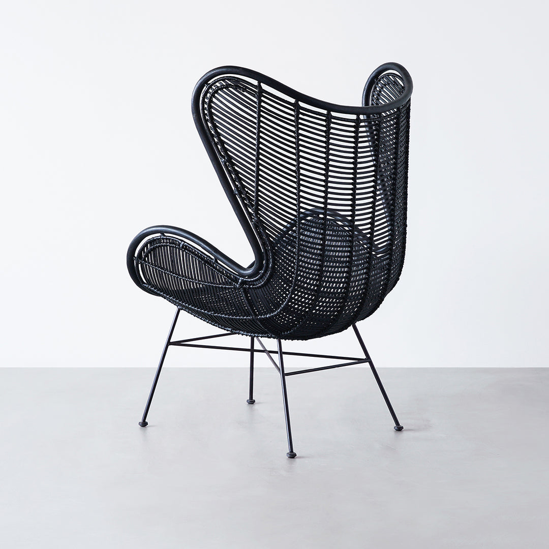 Rattan - Curve 包み込まれる ラタン素材のラウンジチェア – KANADEMONO