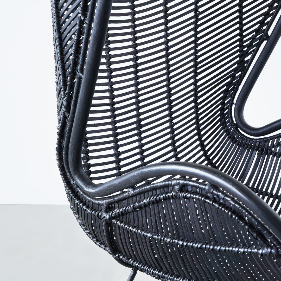 Rattan - Curve 包み込まれる ラタン素材のラウンジチェア – KANADEMONO