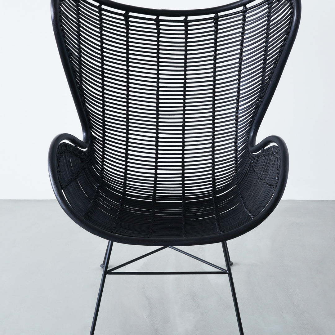 Rattan - Curve 包み込まれる ラタン素材のラウンジチェア – KANADEMONO