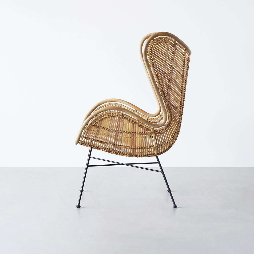 Rattan - Curve 包み込まれる ラタン素材のラウンジチェア – KANADEMONO