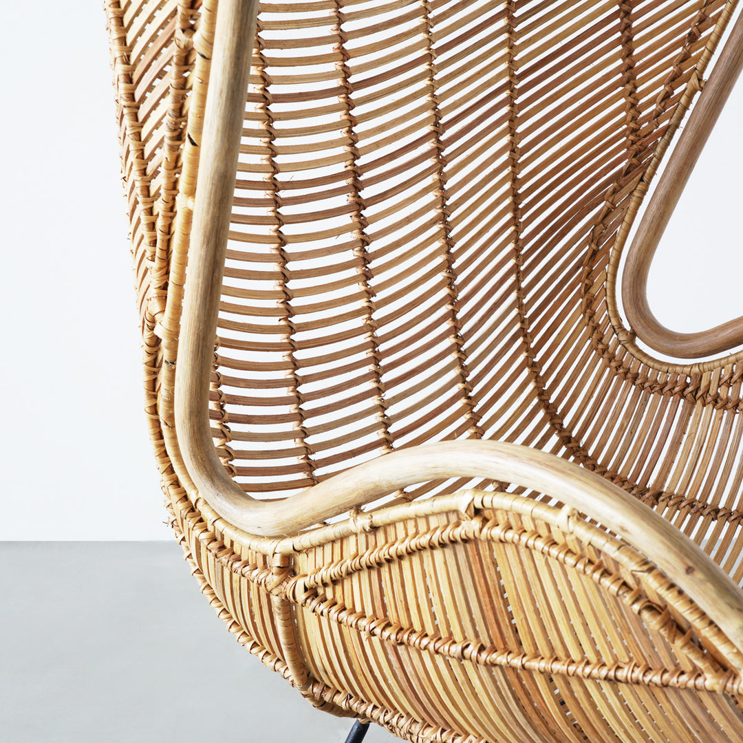 Rattan - Curve 包み込まれる ラタン素材のラウンジチェア – KANADEMONO