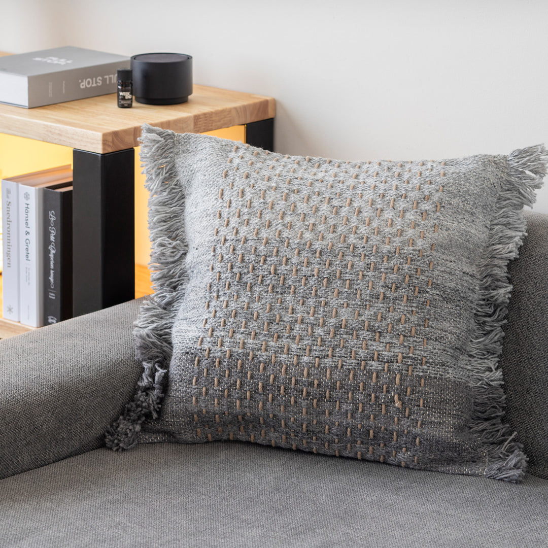 ハンドメイド　クッションカバー Stitch - Fade グレイッシュな ハンドメイド クッションカバー
