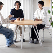 Kanademono のラバーウッドの大型カフェテーブル