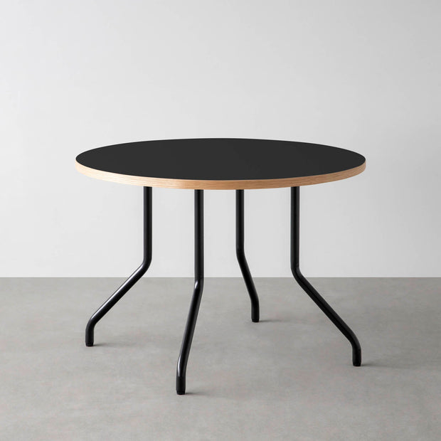 THE CAFE TABLE / リノリウム 全24色　Black Steel 4本脚 × ラウンド φ81 - 100