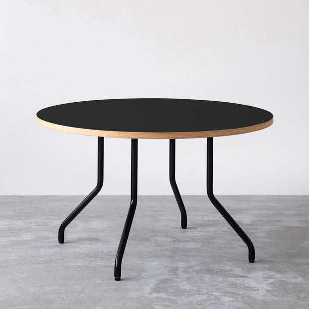 THE CAFE TABLE / リノリウム 全32色 Black Steel 4本脚 × ラウンド