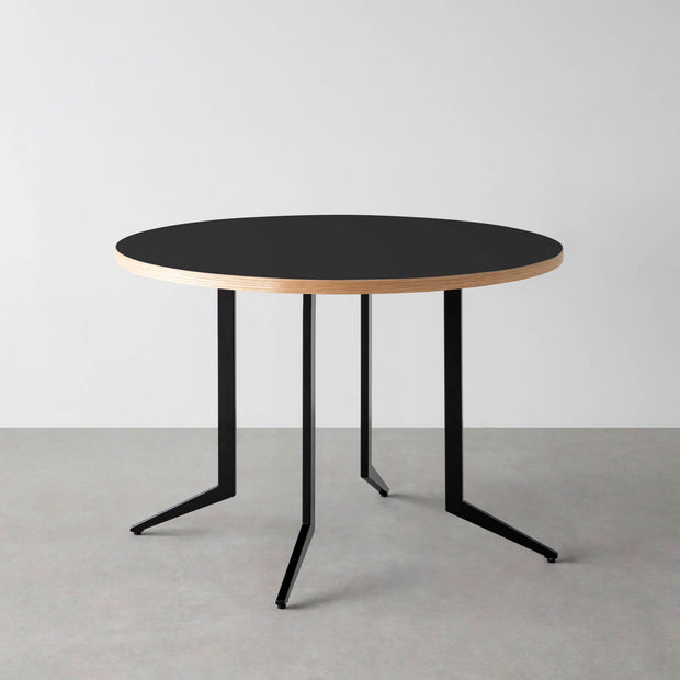 THE CAFE TABLE / リノリウム 全24色　Black Steel 4本脚 × ラウンド φ81 - 100