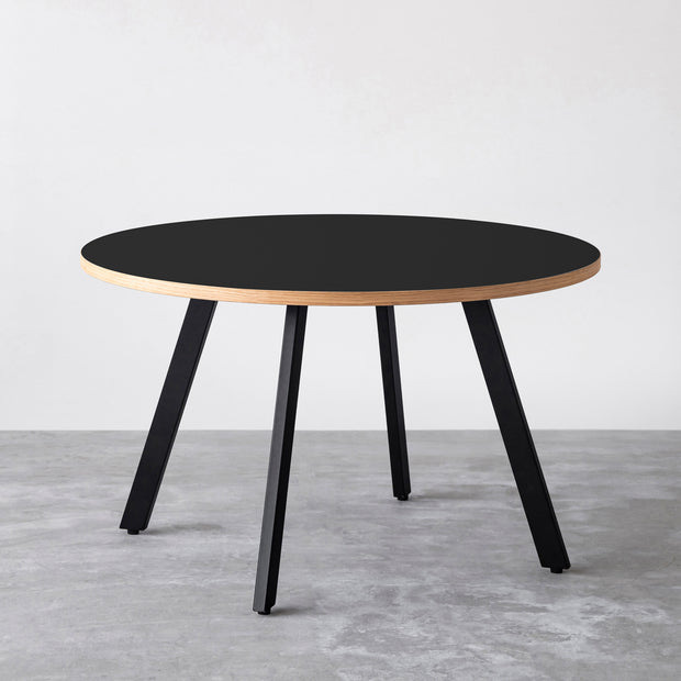 THE CAFE TABLE / リノリウム 全32色 Black Steel 4本脚 × ラウンド