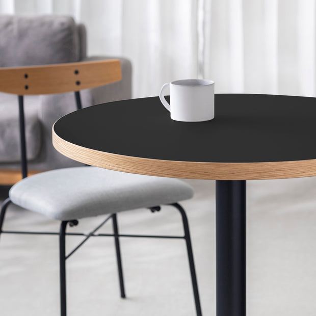THE CAFE TABLE / リノリウム 全24色　Black Steel 1本脚 × ラウンド φ61 - 70