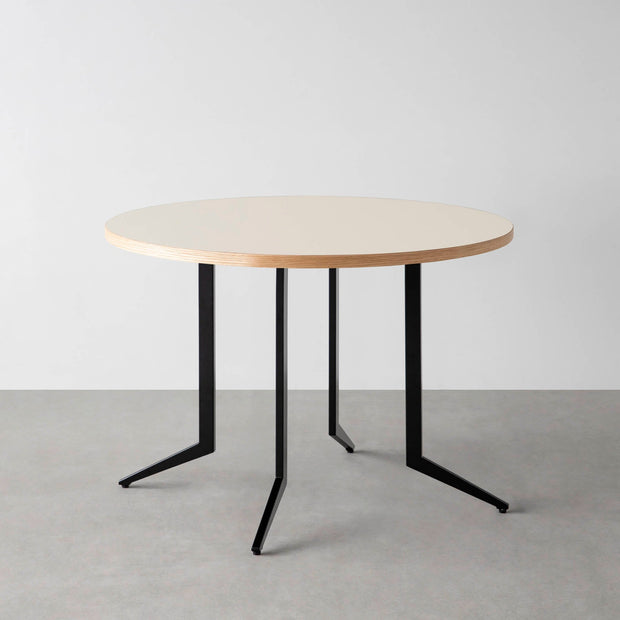 THE CAFE TABLE / リノリウム 全24色　Black Steel 4本脚 × ラウンド φ81 - 100