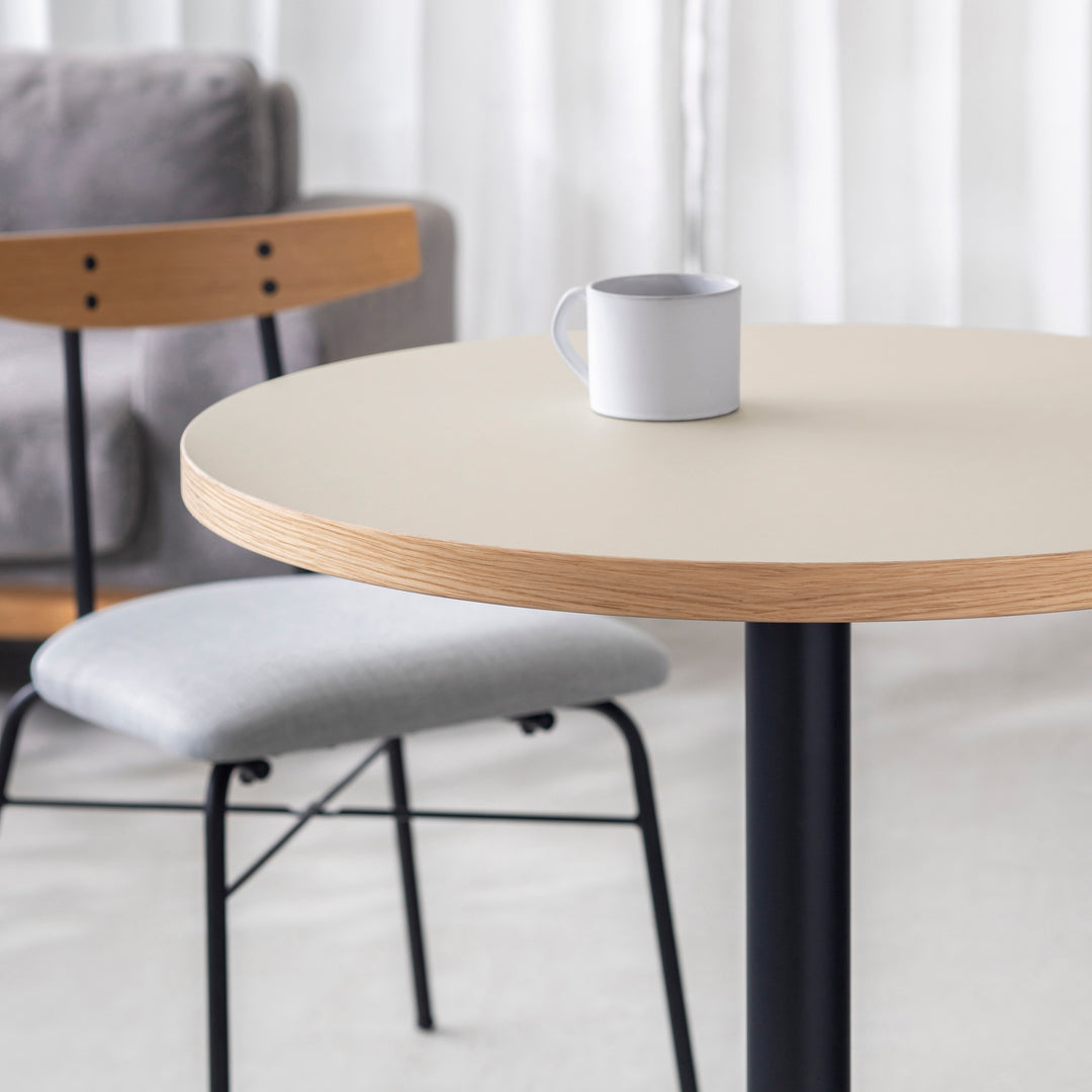 THE CAFE TABLE / リノリウム 全32色 Black Steel 1本脚 × ラウンド