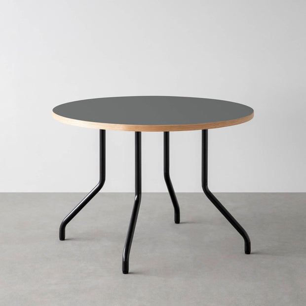 THE CAFE TABLE / リノリウム 全24色　Black Steel 4本脚 × ラウンド φ81 - 100